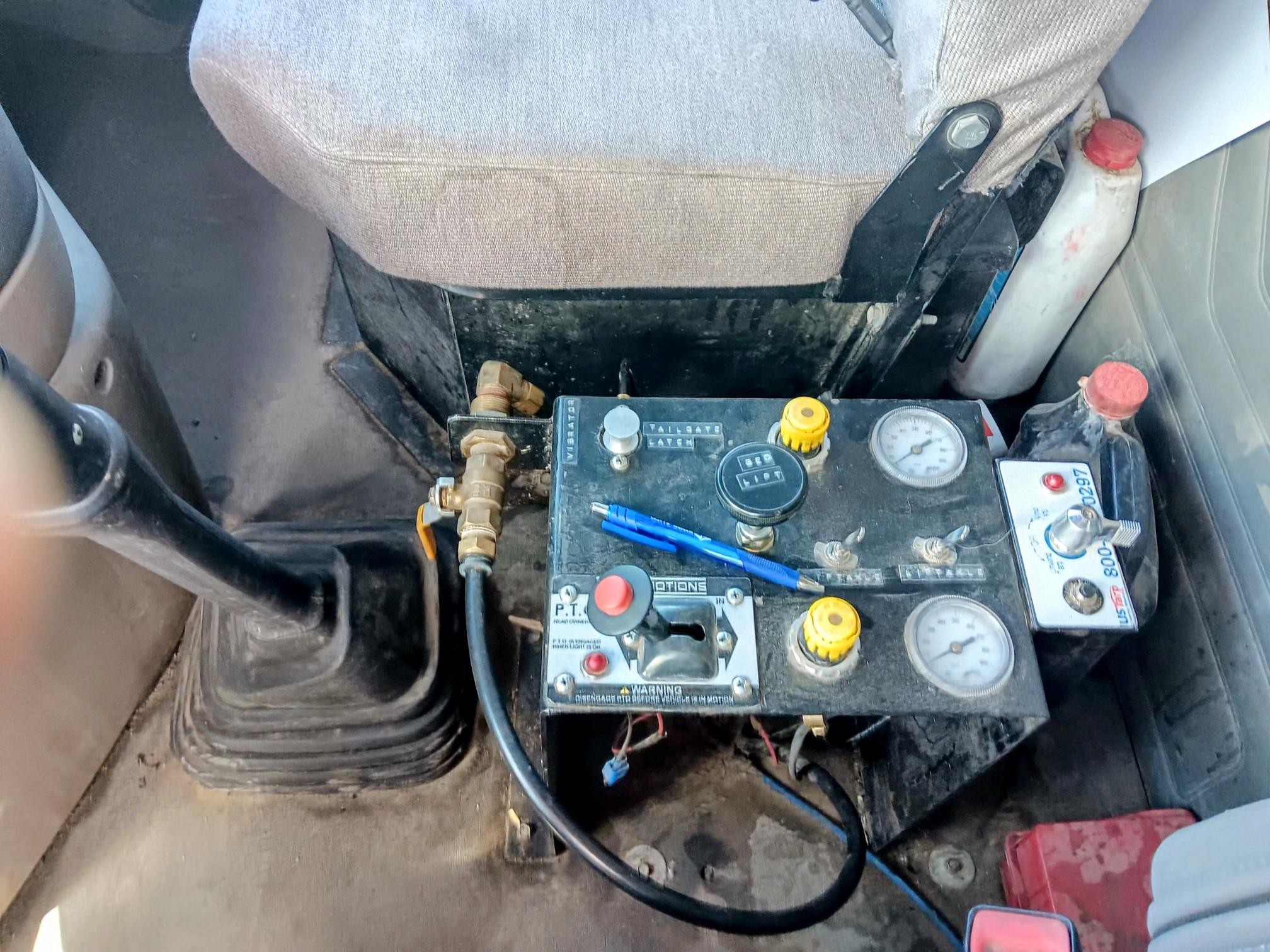 2014 FREIGHTLINER Cascadia - Image 14